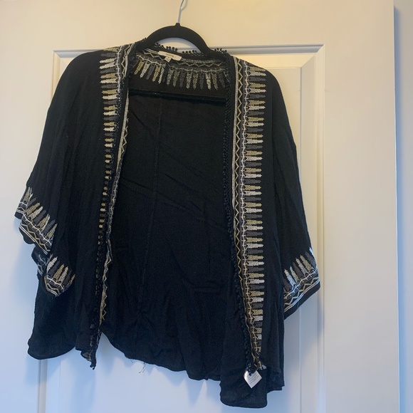 Light shawl/poncho - Picture 1 of 5